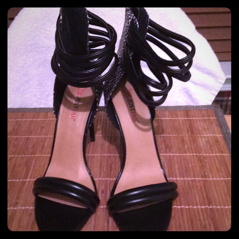 Shoes 4 inch heels. New Tried on in house only